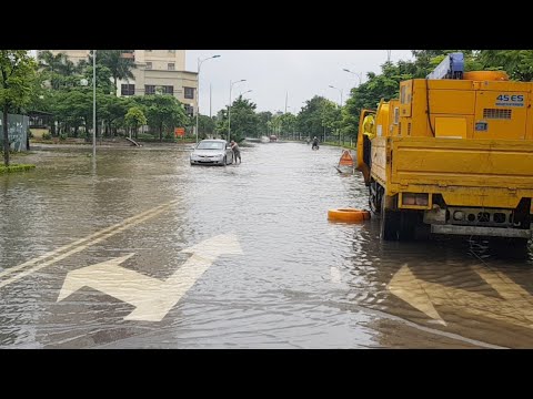 Cứu hộ Hồ Chí Minh giải cứu những xế hộp bị ngập nước trên địa bàn Hồ Chí Minh
