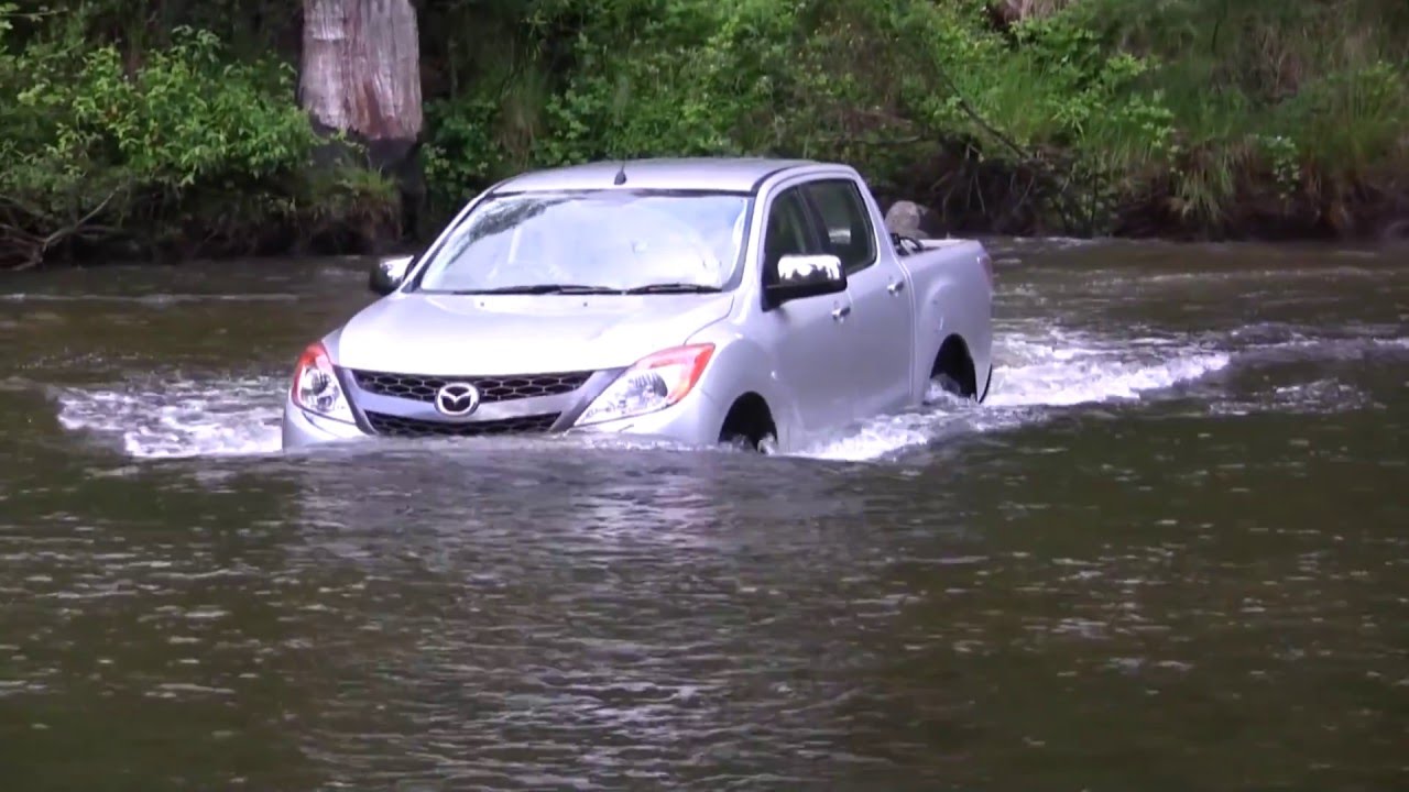 Kinh nghiệm lái xe mùa mưa và cách xử lý khi ô tô bị ngập nước